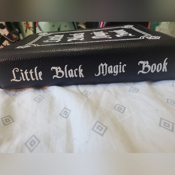 Little black magic book purse - Picture 2 of 5